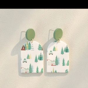 BRAND NEW BEAUTIFUL HOLIDAY PATTERN EARRINGS